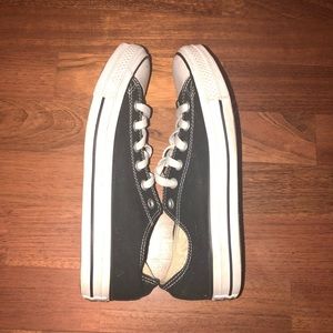 Black low top converse